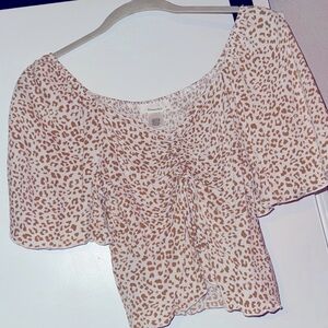 URBAN ROMANTICS SIZE M LEOPARD BLOUSE